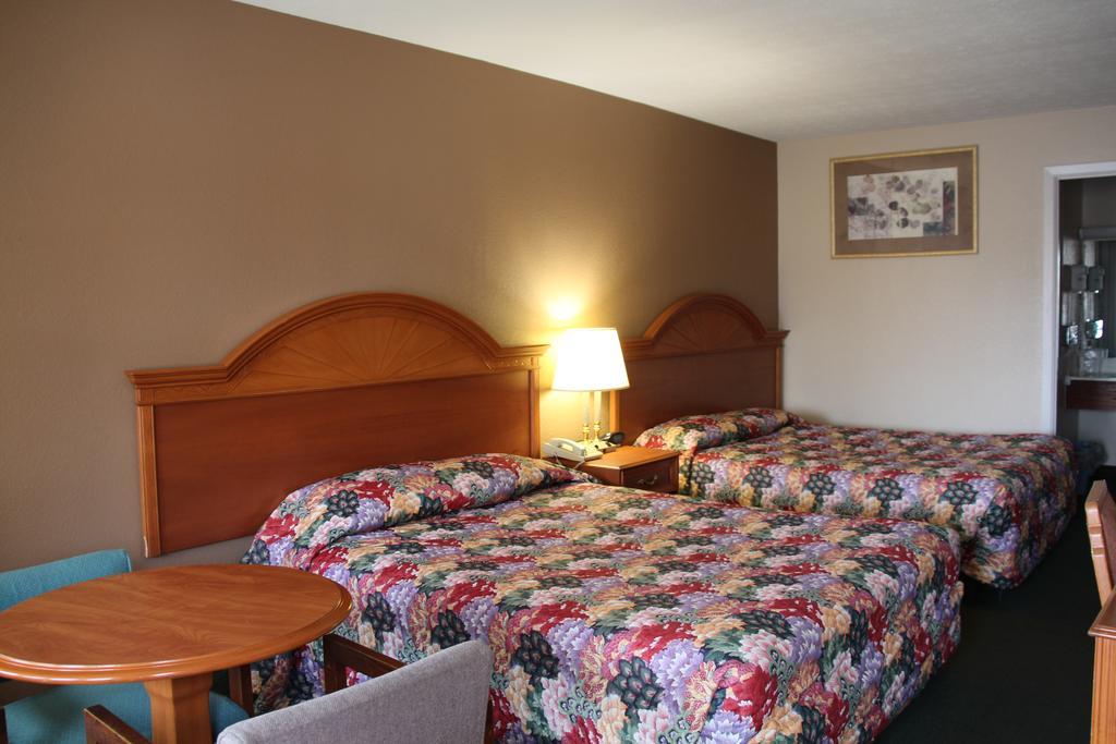 Budget Inn- Troy Room photo