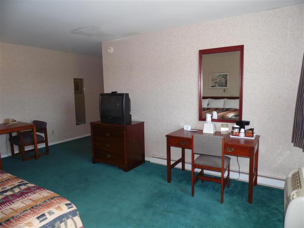 Budget Inn- Troy Room photo